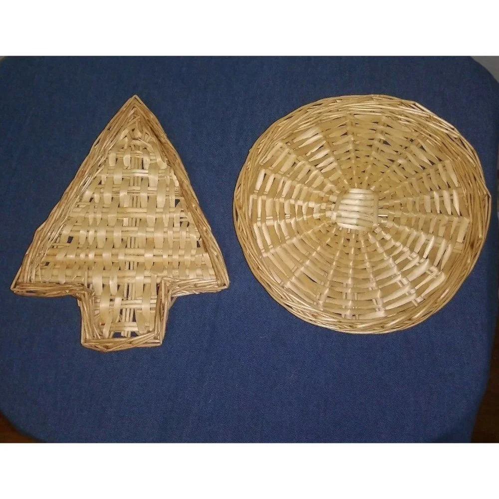 Set of 2 New Wicker Trays/plates Christmas Tree Shaped & Round